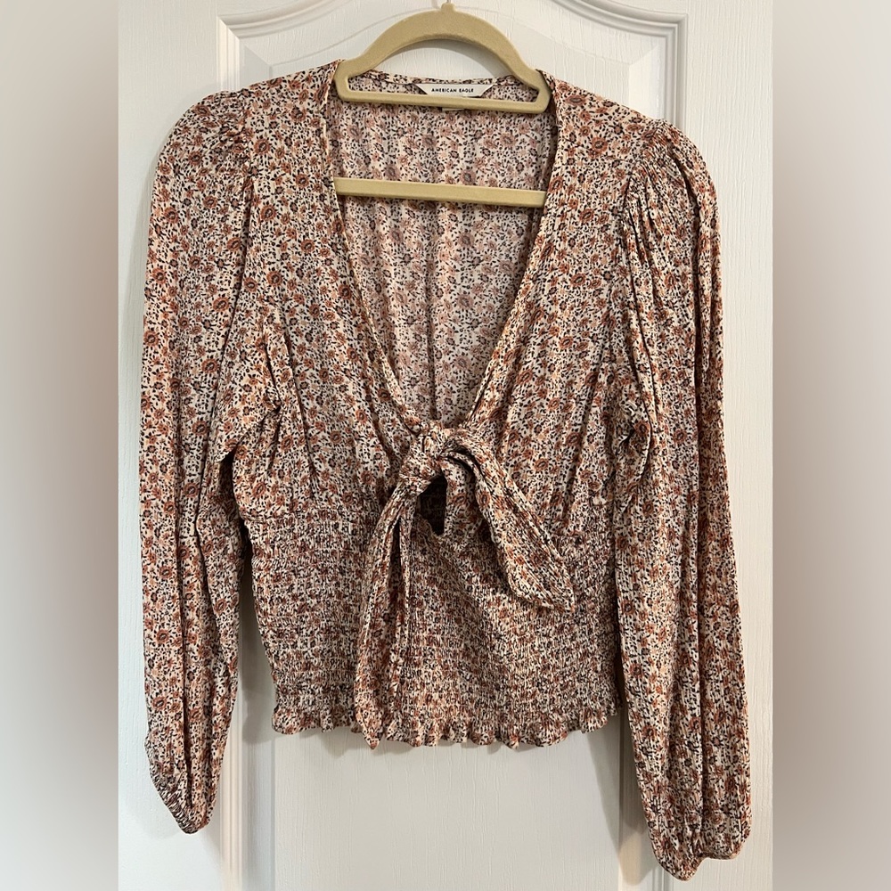Long sleeve crop top with tie detail in front